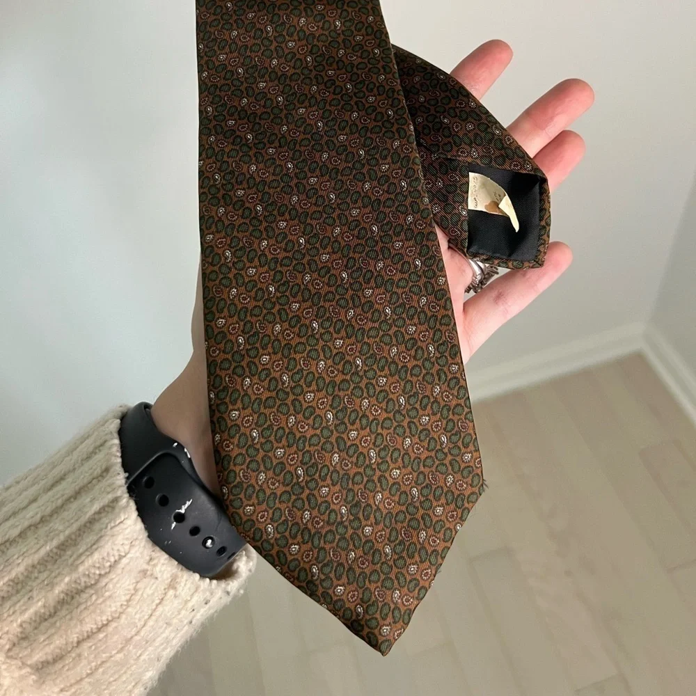 Vintage Oscar De La Renta 100% Silk Paisley Tie